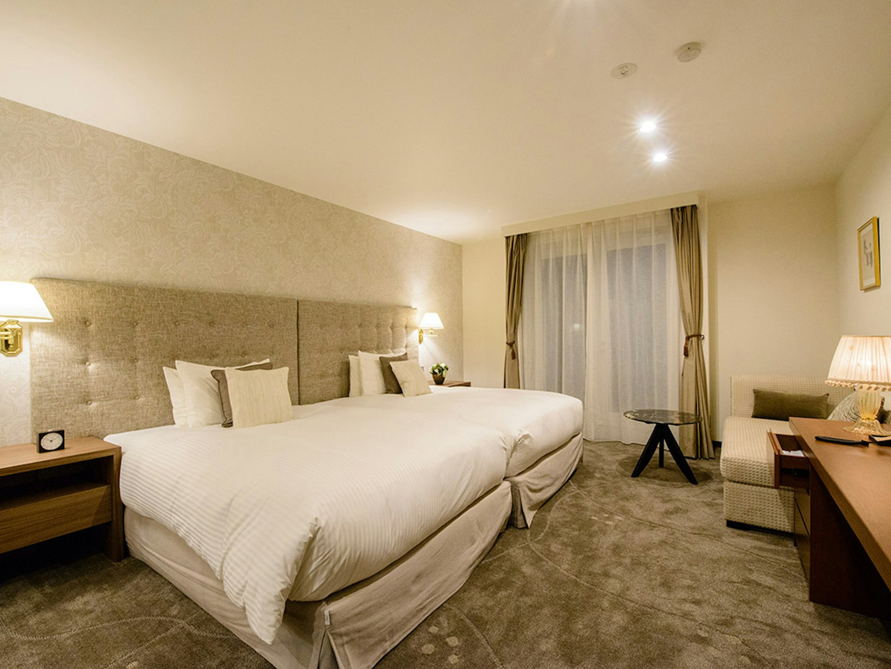 Hollywood, Premier, Twin Beds