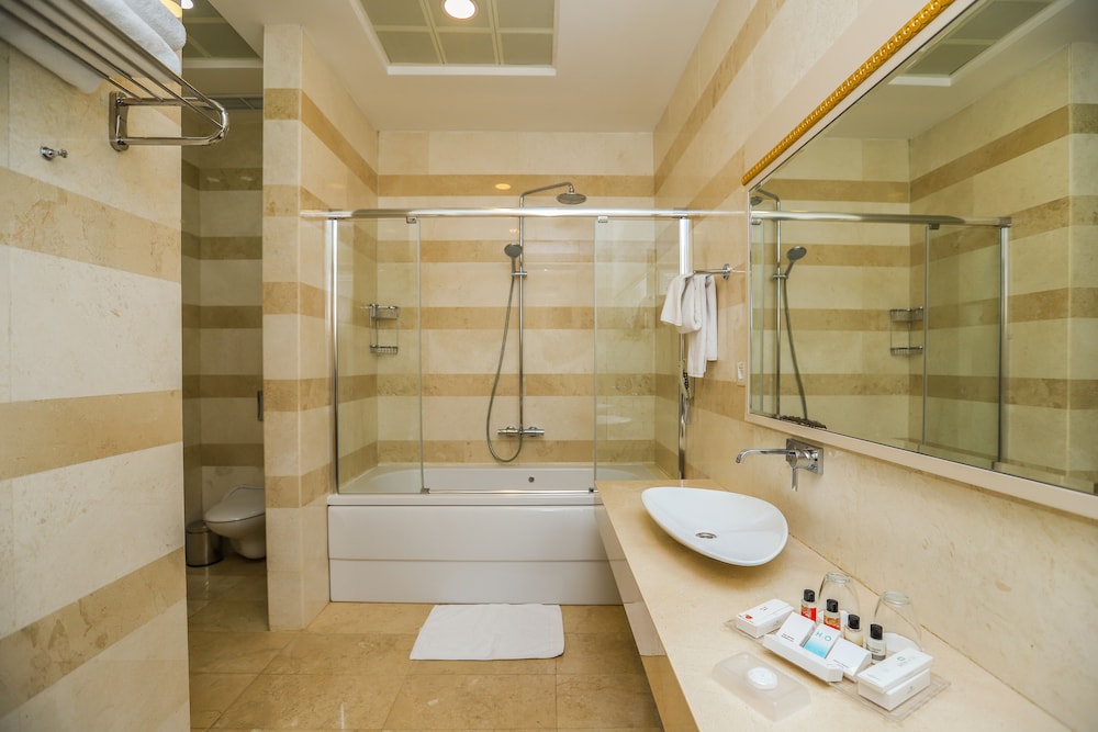 جناح تنفيذي بسرير كينج، Gabala Garden Hotel 5/5