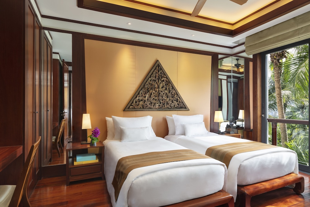 3 BEDROOMS, POOL, SUITE
