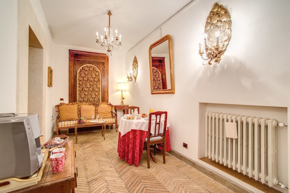 Navona Gallery Suites 25/50