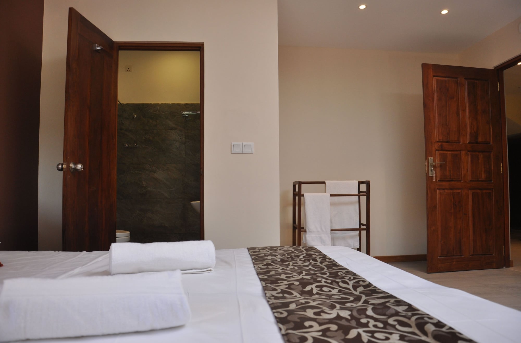 ROOM, QUADRUPLE