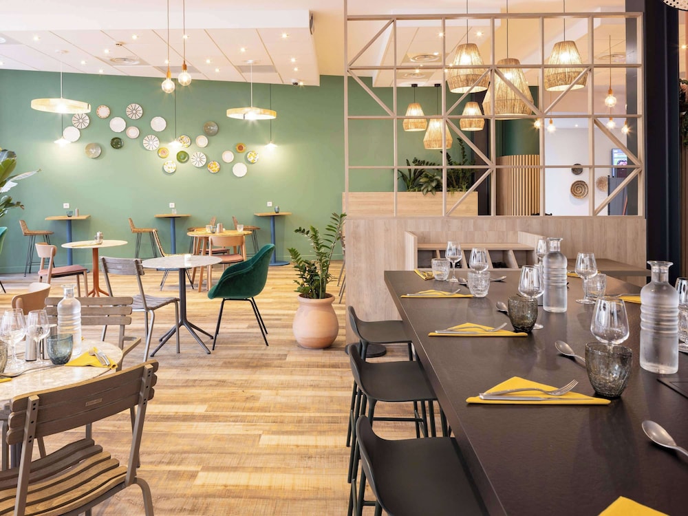 restaurant cafeteria