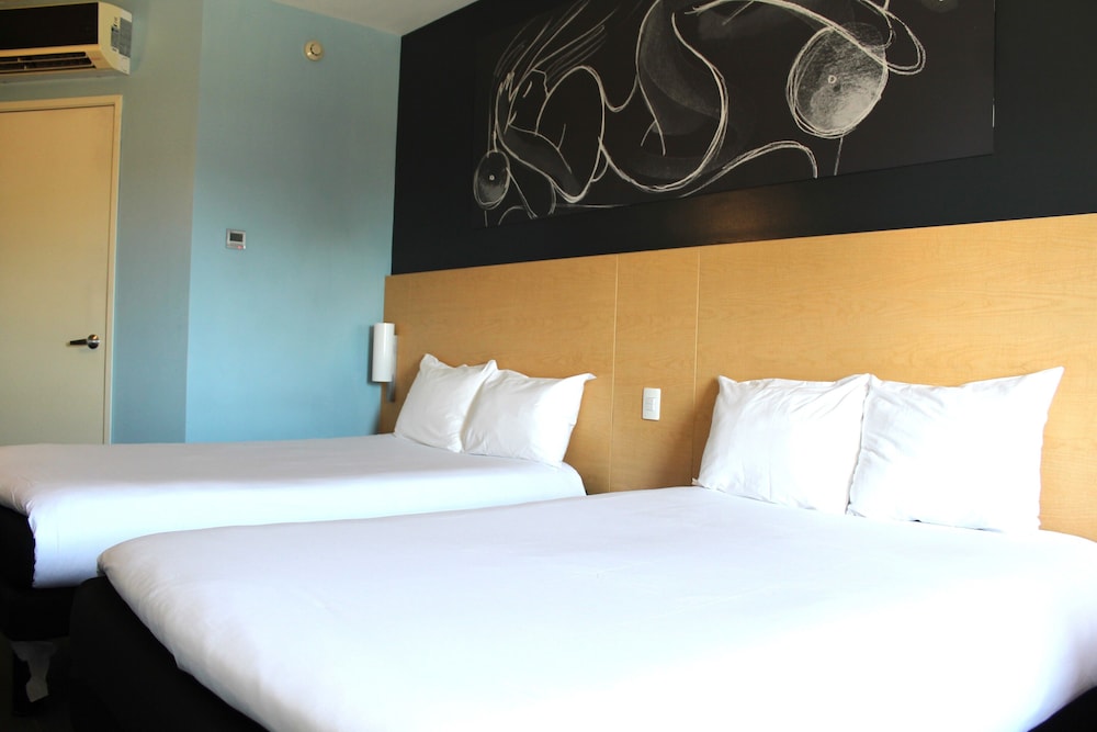 ibis Culiacan 13/50