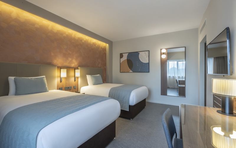 DELUXE, TWIN BEDS