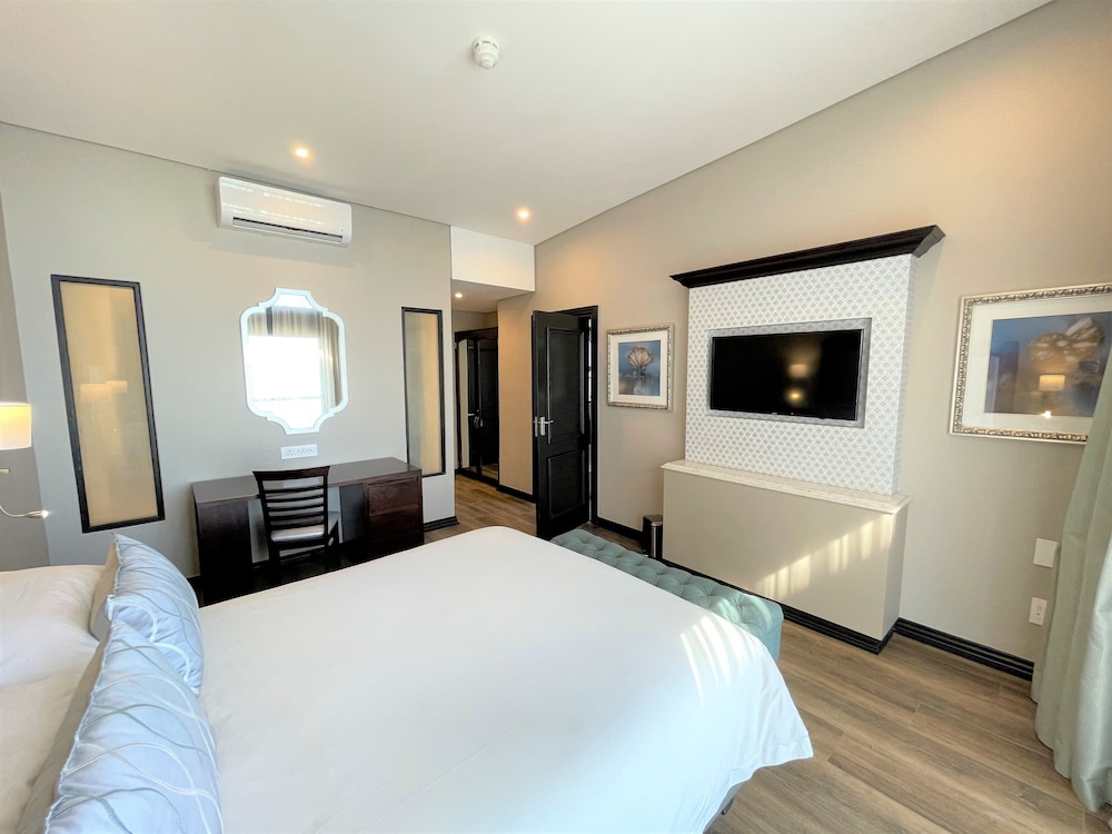 Premier Hotel Cape Town 15/82
