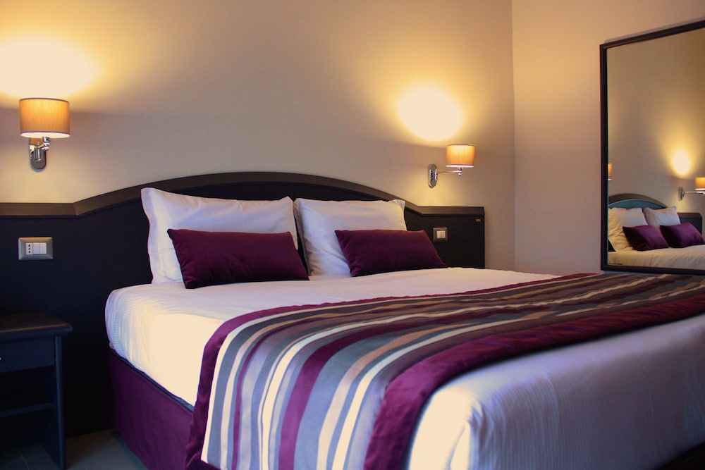 Hotel Europa Di Arzano 14/65
