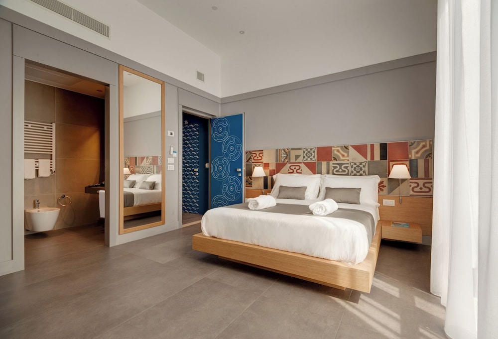غرفة كلاسيكية بسرير كوين، Hotel Medinblu 3/6