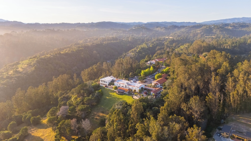 Chaminade Resort and Spa 71/73