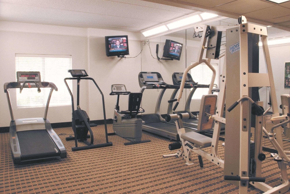 La Quinta Inn & Suites by Wyndham Houston Bush IAH South 21/46