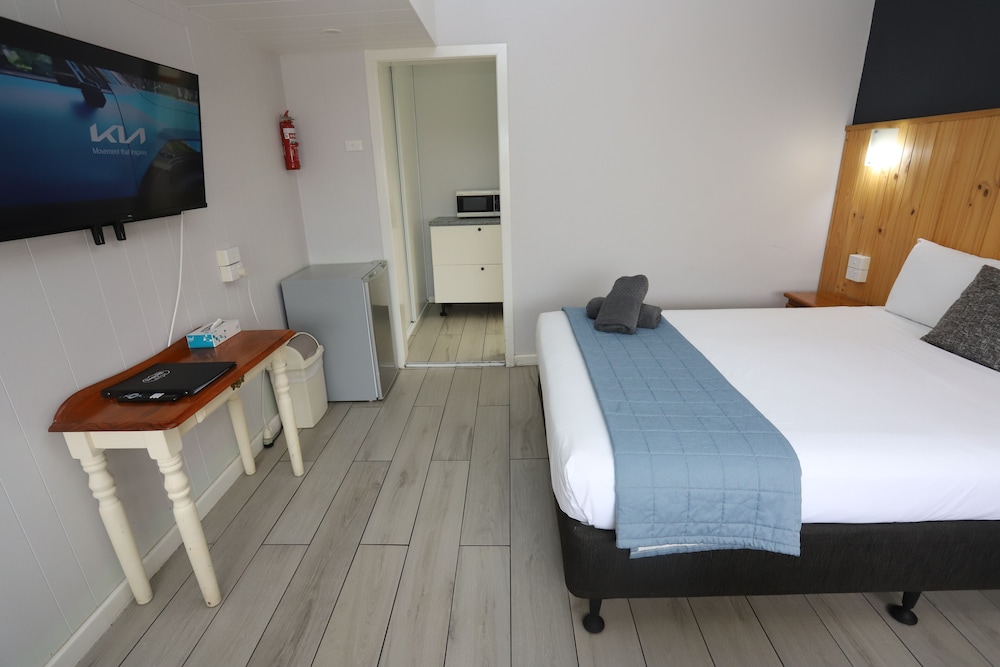 ROOM, QUEEN BED, PET FRIENDLY