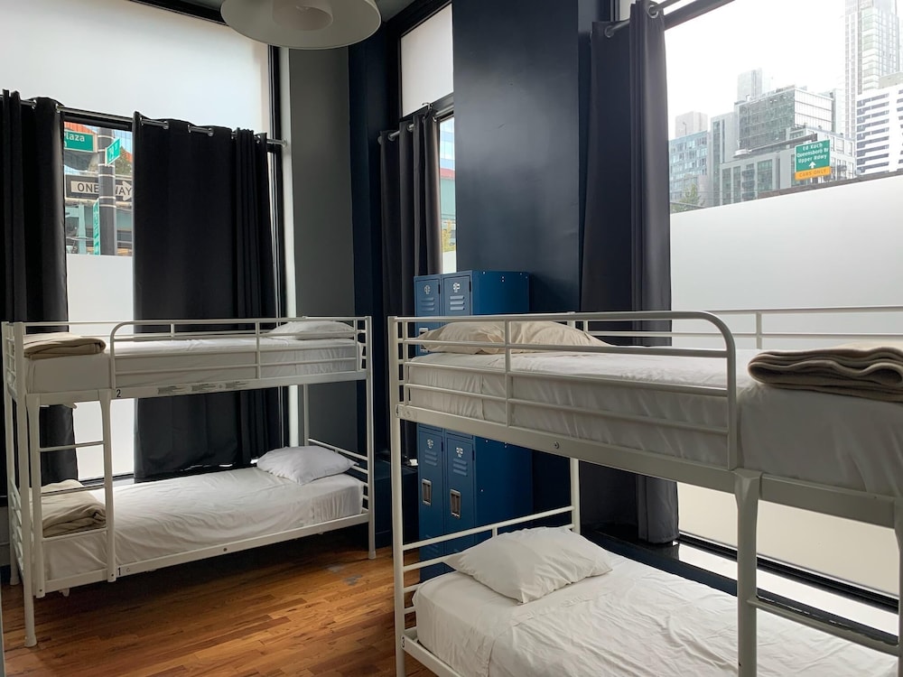 Female Dorm, 6 Beds