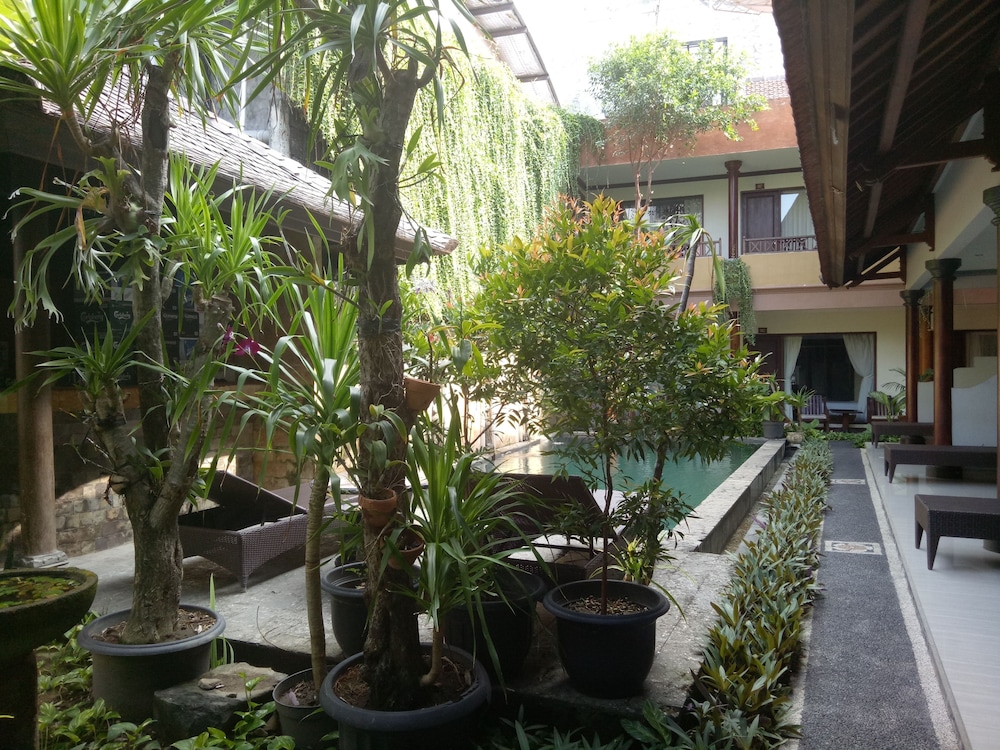 Taman Ayu Legian 71/75