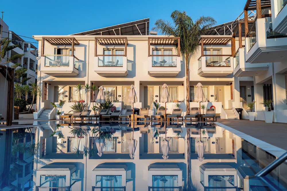 Nostos Beach Boutique Hotel 8/73