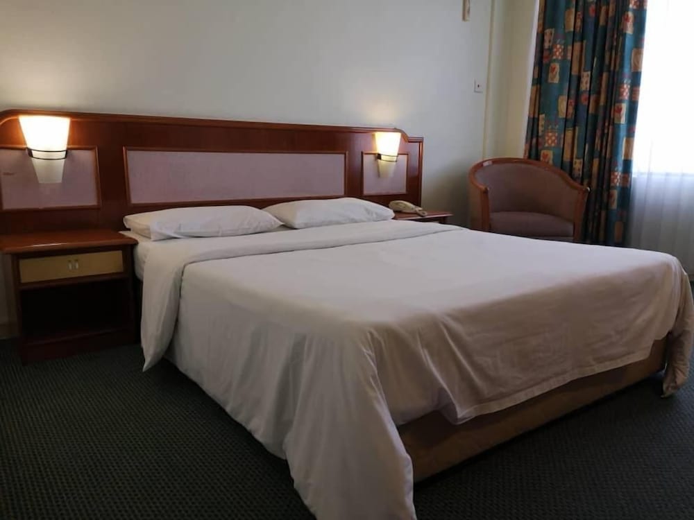 Somerset Hotel 12/34