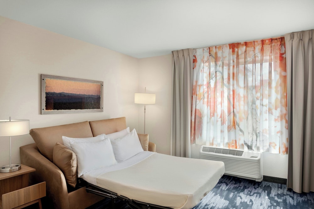 Suite, King Bed, Sofa, Accessible