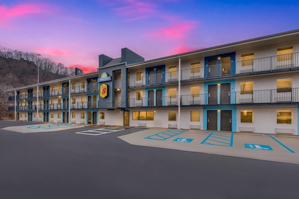 Super 8 by Wyndham Charleston WV 1/34