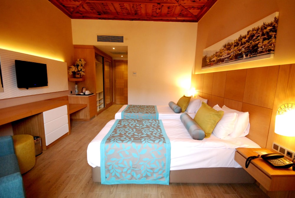 Club & Hotel Letoonia 15/71