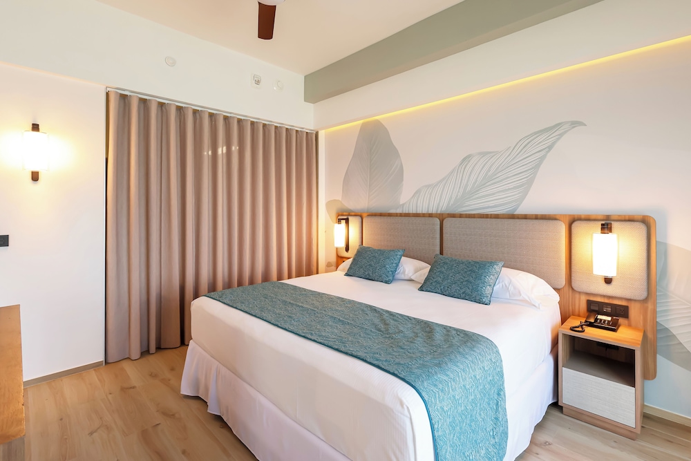 Suite, King Bed, Ocean Front