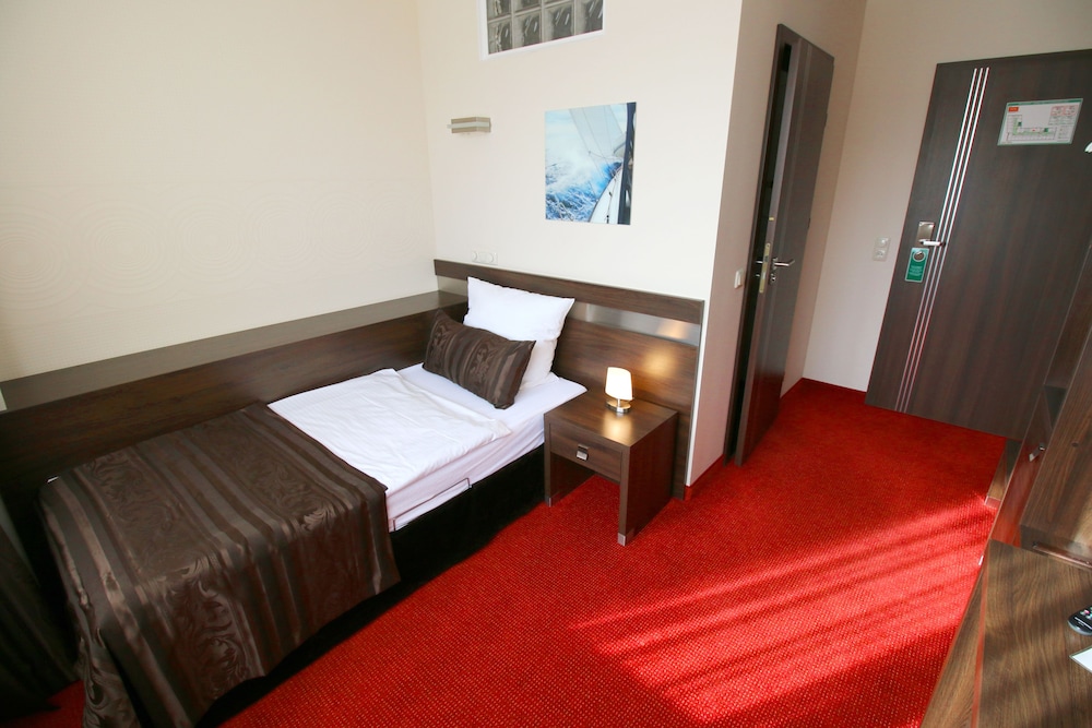 home Hotel 13/40