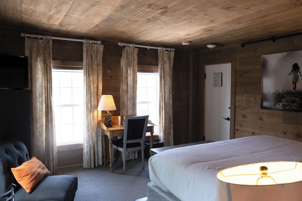 غرفة كومفورت مفردة بسرير كينج، Shelter Harbor Inn 5/8