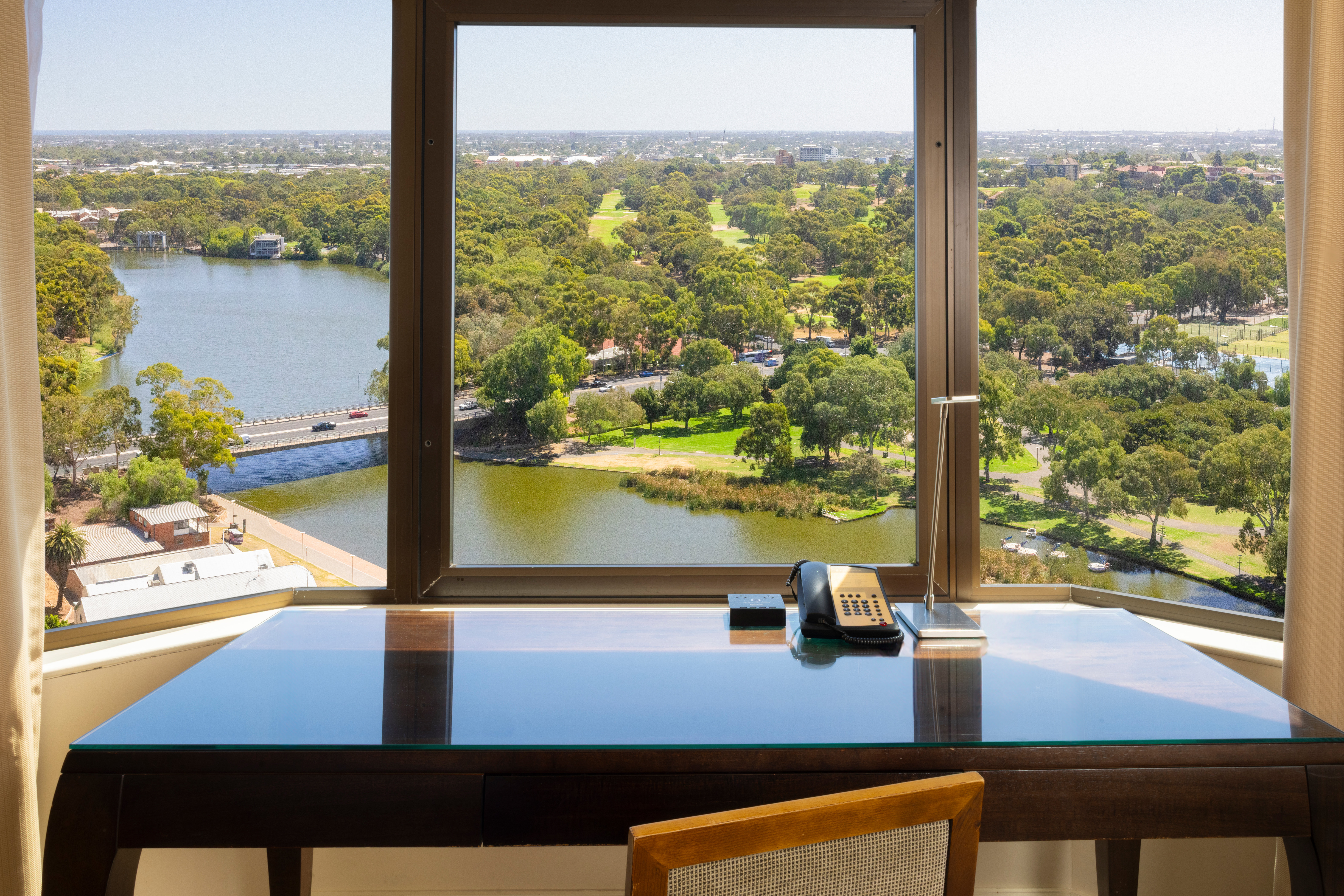 Intercontinental Adelaide 32/82