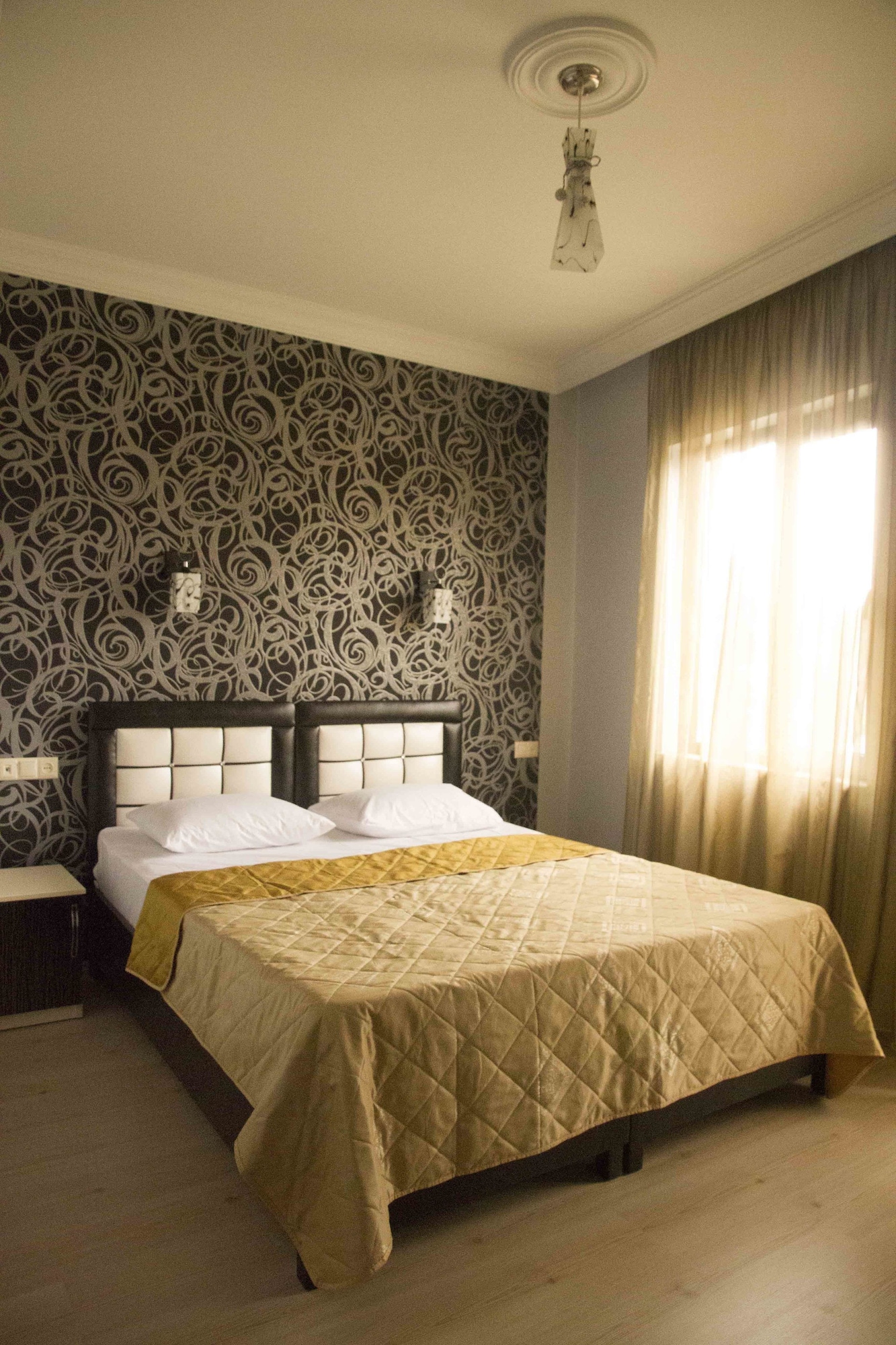 ROOM, DOUBLE BED