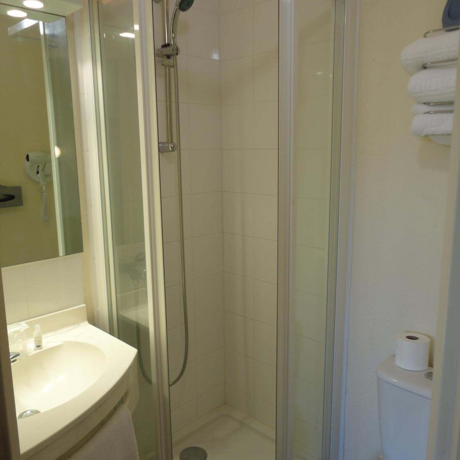 Room, Twin Beds, KYRIAD CHANTILLY 9/10