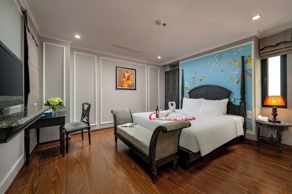 DELUXE, DOUBLE OR TWIN BED