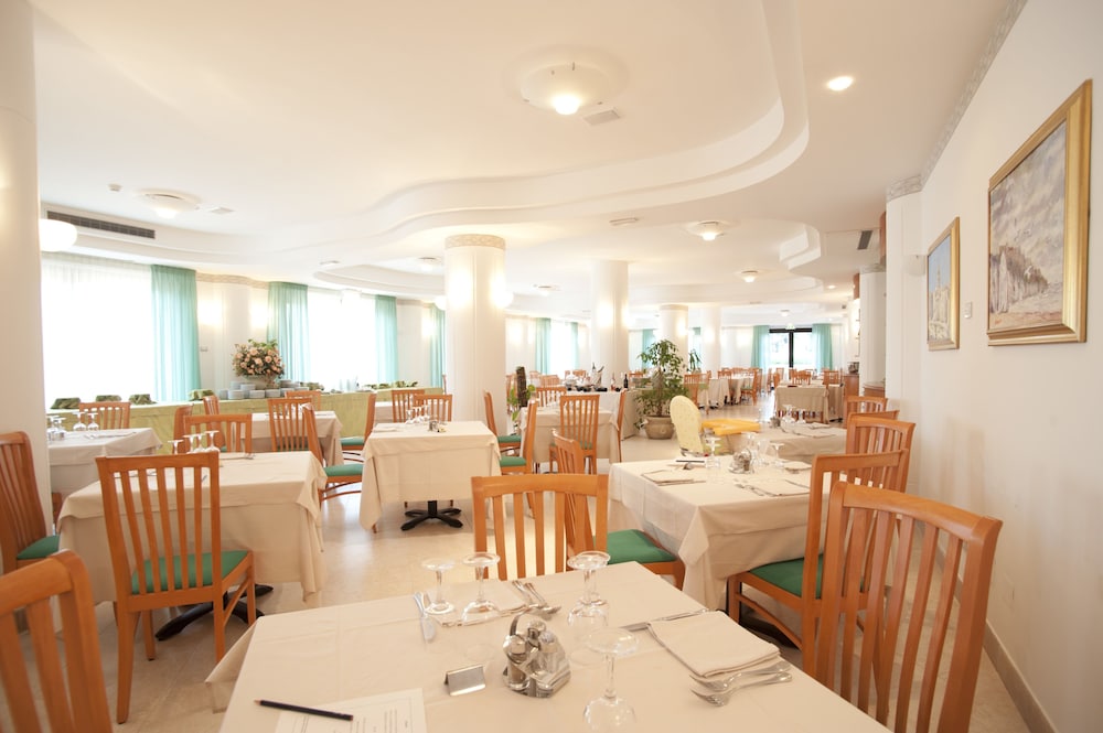 Oasiclub Hotel 40/54