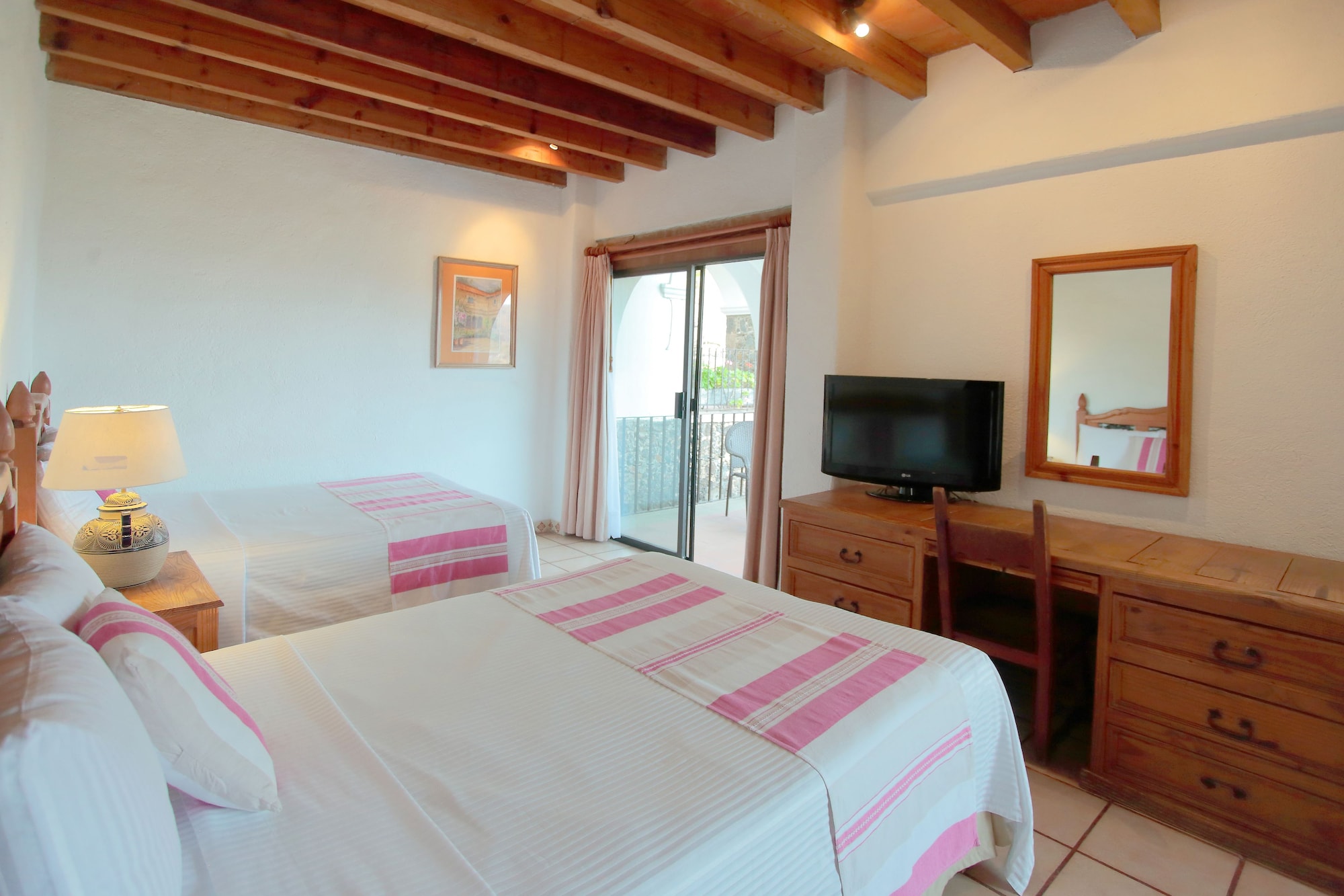 جناح جونيور بسريرين مزدوجين بشرفة بإطلالة، Posada Del Tepozteco Hotel 2/9