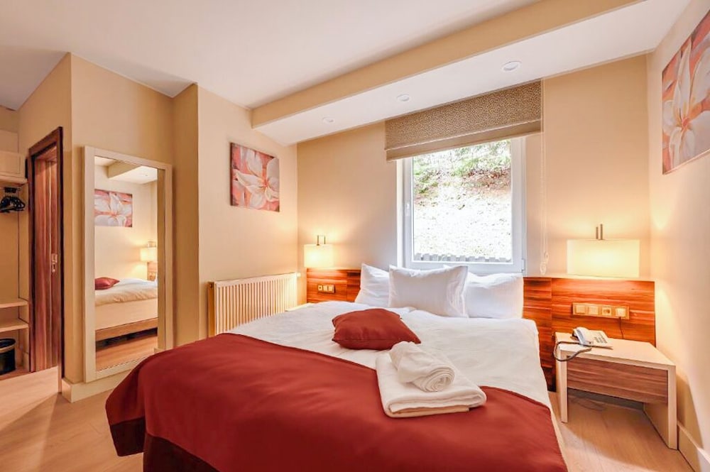 Room, King Bed, Forest View, No Balcony
