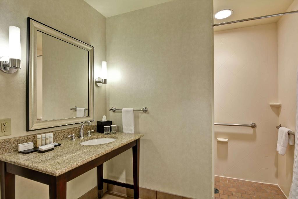 1 Bedroom, Suite, King Bed, Sofa, Accessible