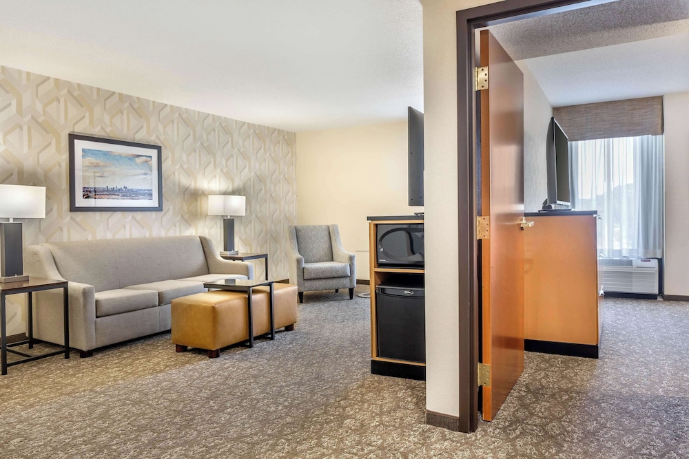 Drury Inn and Suites Southwest St. Louis 45/50