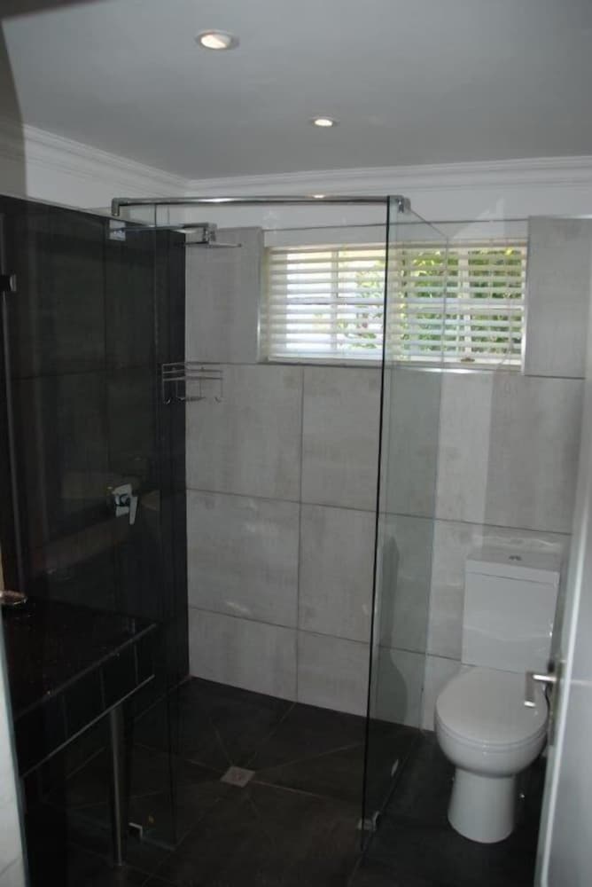 KNYSNA INN 18/24