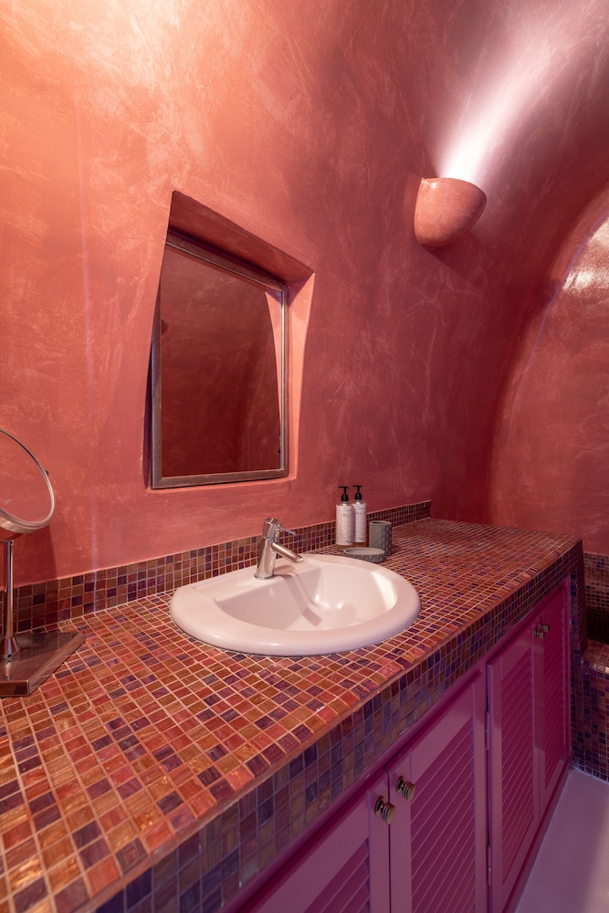 DREAMS LUXURY SUITES 50/50