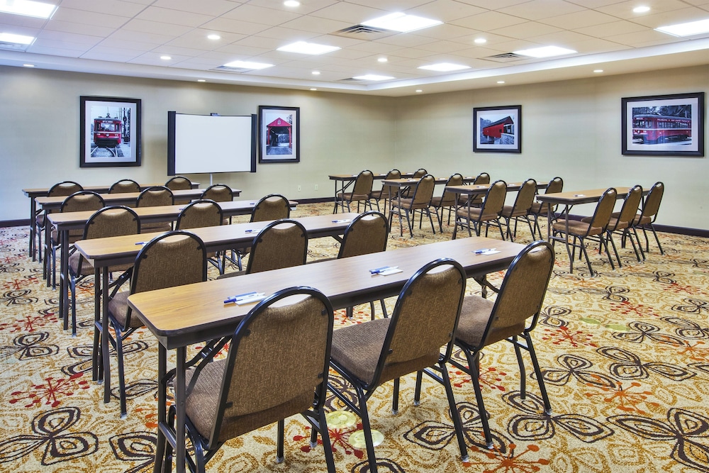 Holiday Inn Express Suites Washington Meadow Lands 58/70