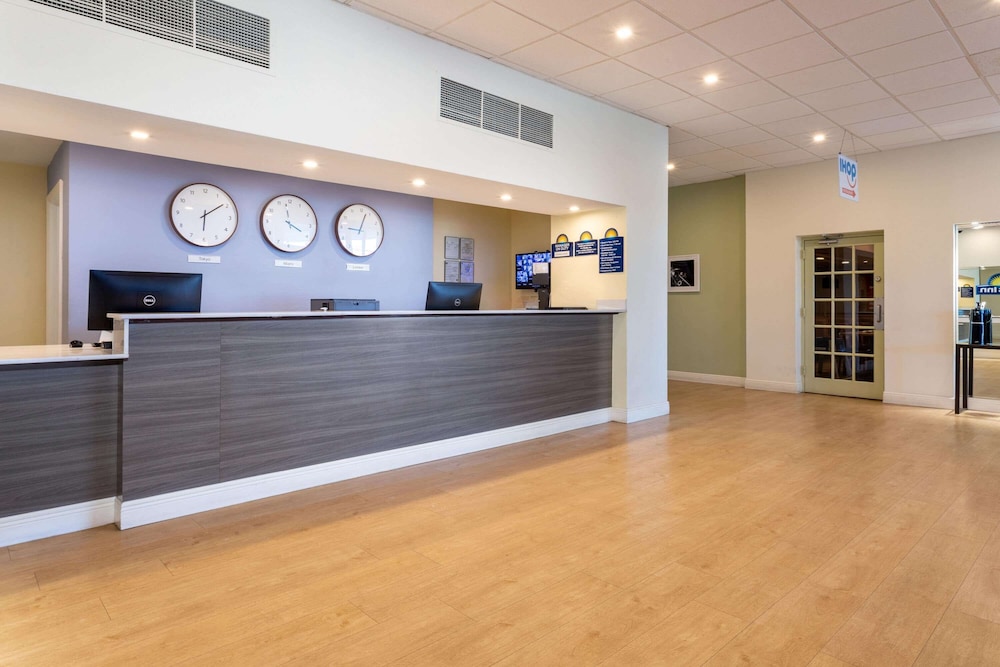 Days Inn by Wyndham Titusville Kennedy Space Center 8/37