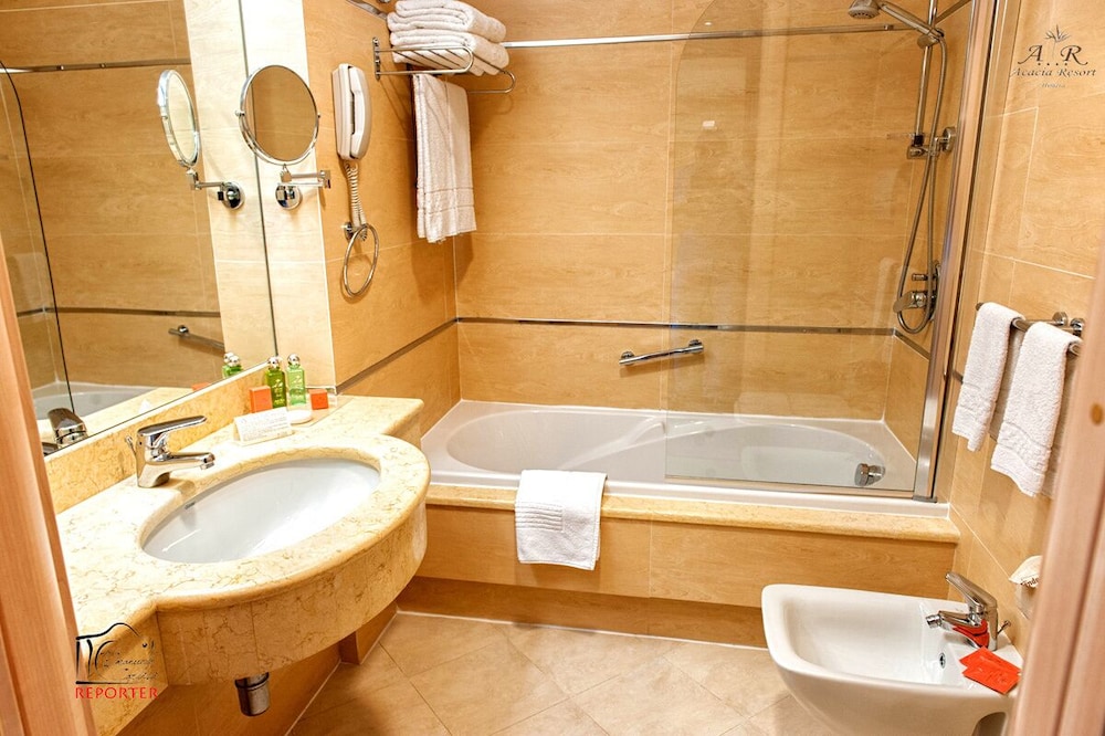 Acacia Resort 50/50