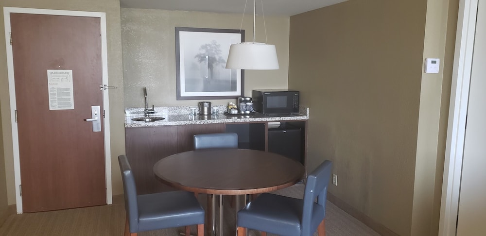 Doubletree By Hilton Hotel St Louis Westport 49/54