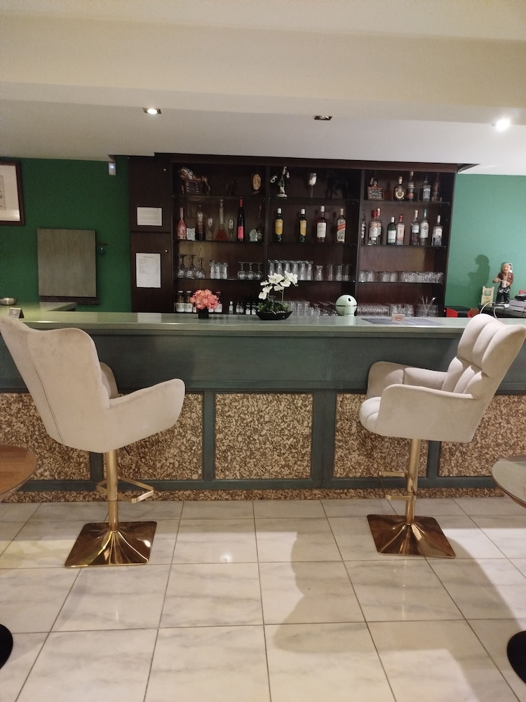 Ephira Hotel 53/56