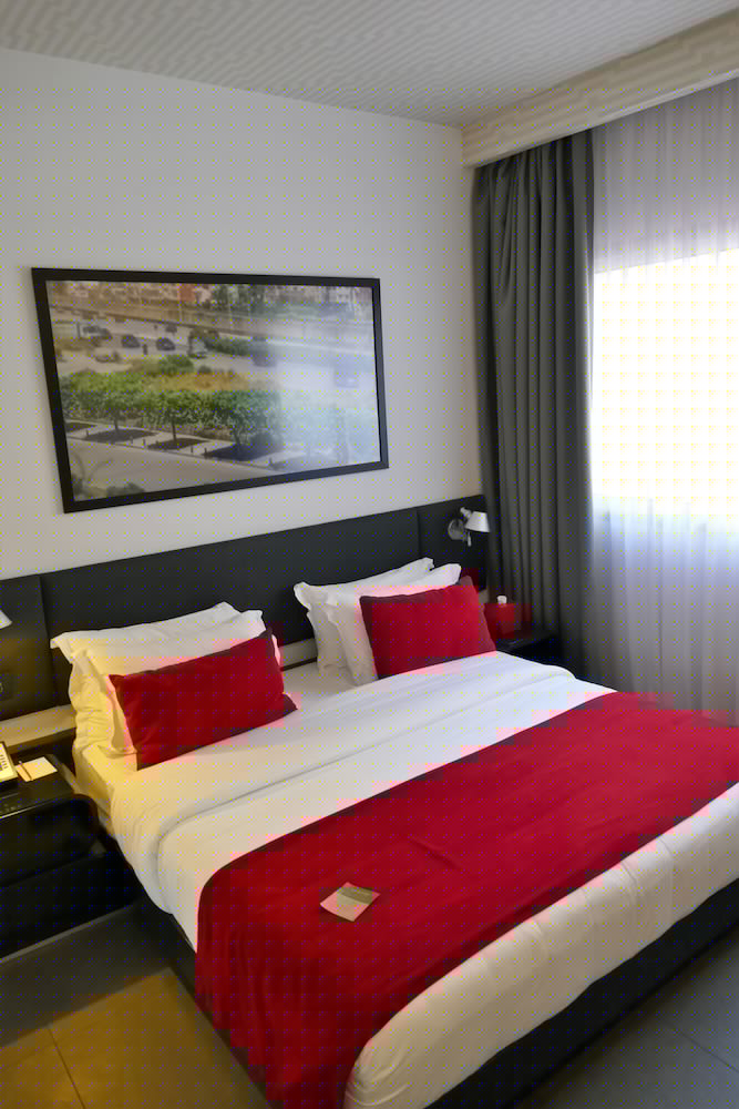 Small Ville Hotel 25/84