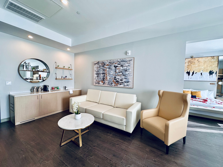Chez Hotel Arlington Heights 23/28