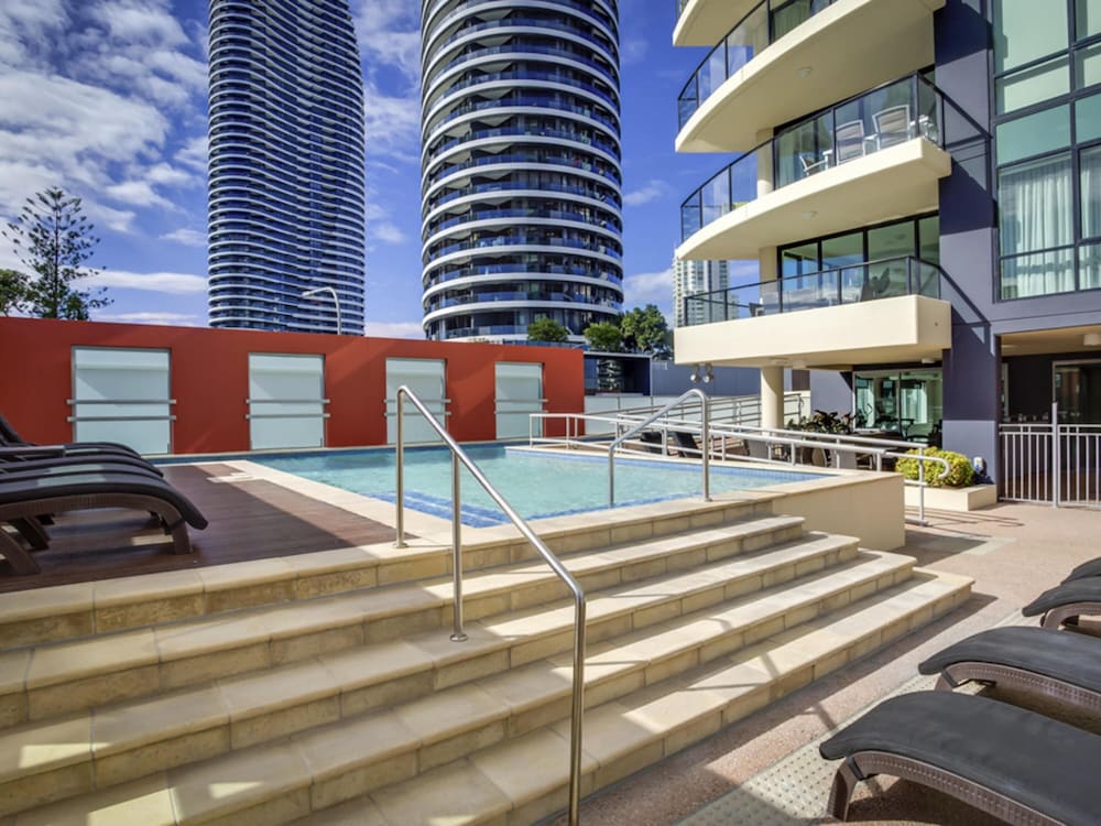 Mantra Broadbeach on the Park 67/70