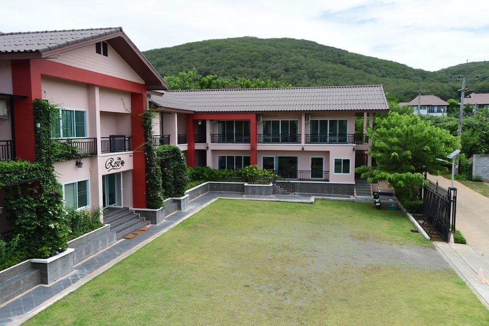 Rose Villa Resort 33/34