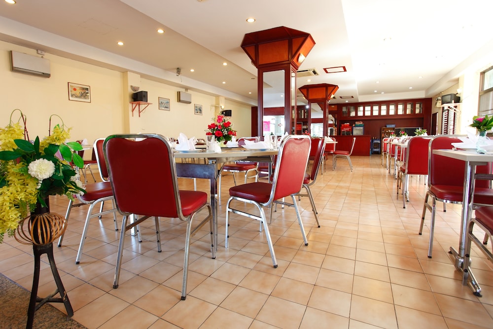 Chumphon Palace Hotel 40/47