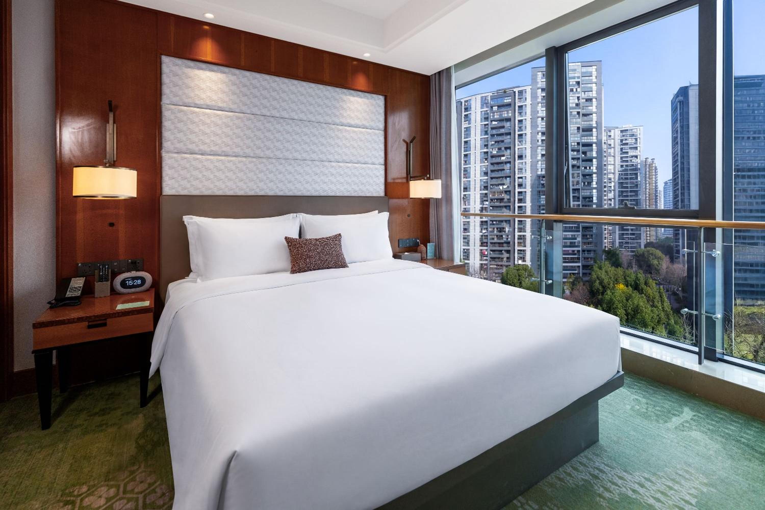 Premium, Suite, King Bed, Kitchen, High Floor