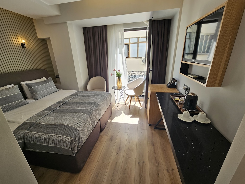 ANTHEMIS HOTEL 25/71