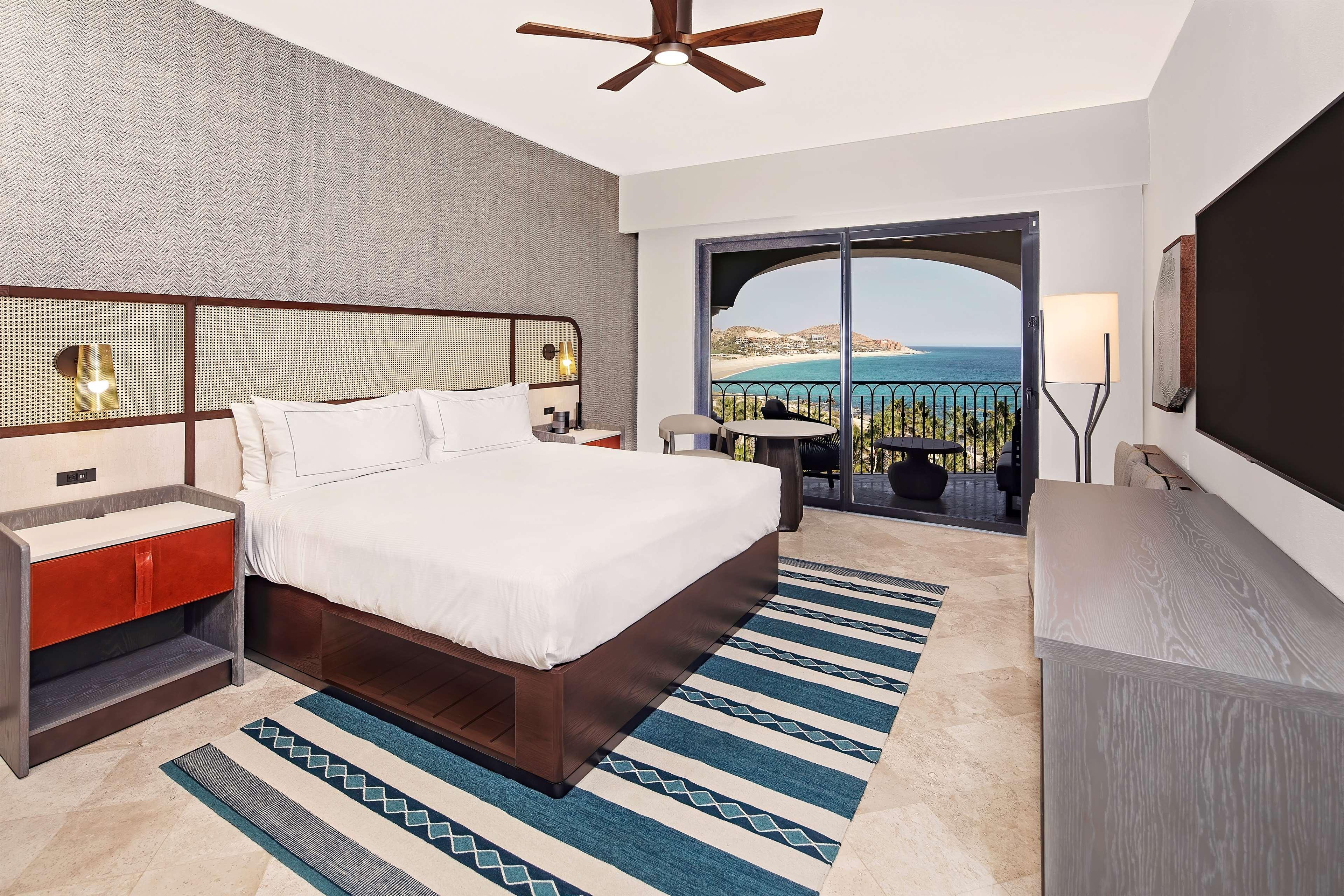 STUDIO, KING BED, OCEAN VIEW, BALCONY, HIGH FLOOR