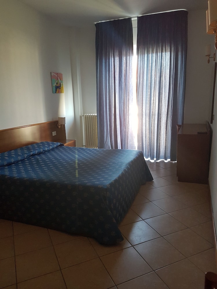 Room at Hotel Kristall, DIANO MARINA