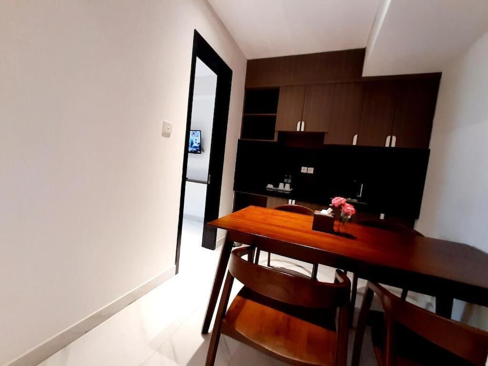 Shakti Hotel 50/50